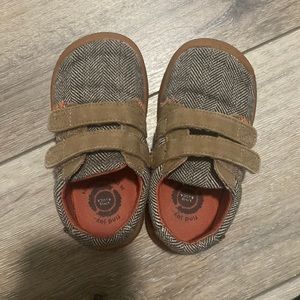 Livie & Luca boys size 7 fits like 8-8.5